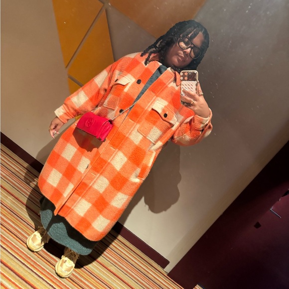 Meet your Posher, Chaia - Picture 2 of 2